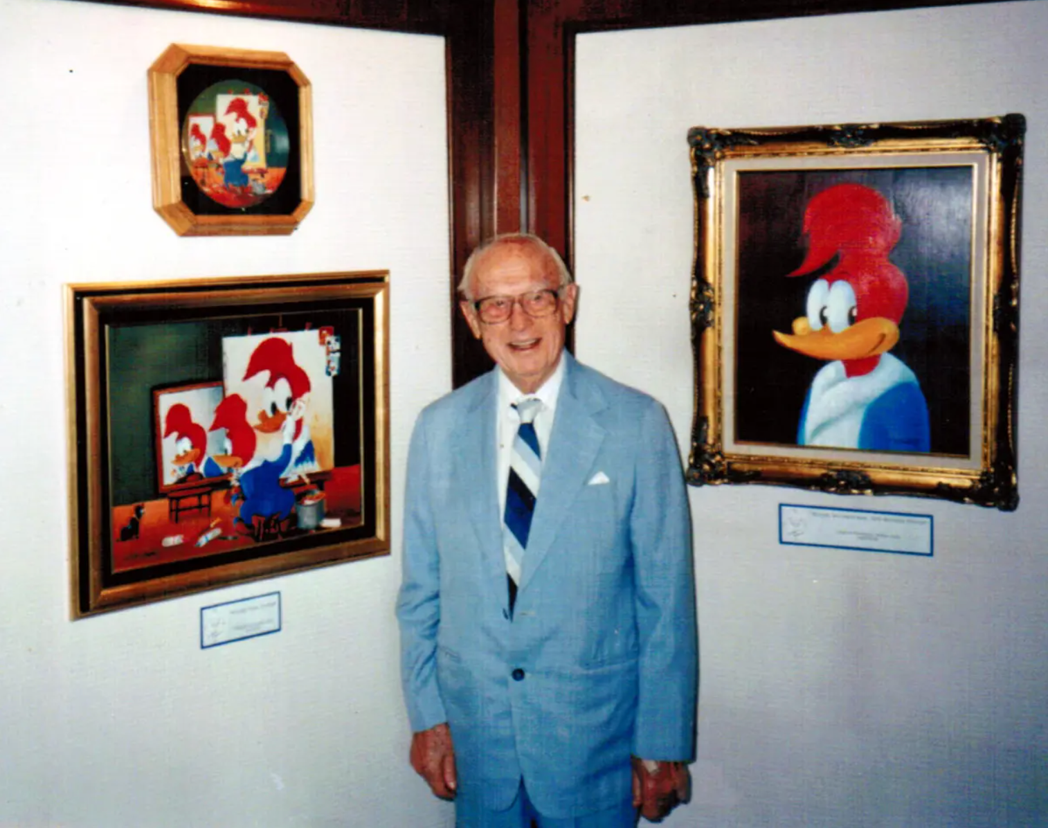 Lantz in 1990, samen met schilderijen van Woody Woodpecker. D Ramey/CC BY-SA 4.0