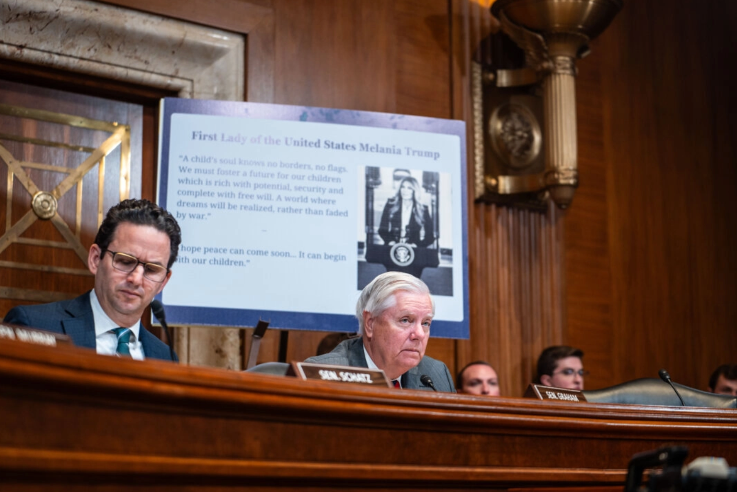 Senator Lindsey Graham (R-S.C.) (C) tijdens een hoorzitting op Capitol Hill in Washington op 3 december 2025. Madalina Kilroy/The Epoch Times.