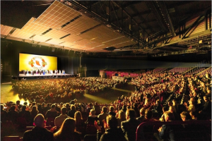 Het slotapplaus van Shen Yun Performing Arts in Galaxie Amnéville in Amnéville, Frankrijk, op 18 december 2025. Zhang Yue / The Epoch Times