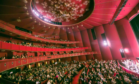 Het slotapplaus van Shen Yun Performing Arts in het Kennedy Center Opera House in Washington D.C. op 11 januari 2026. Lisa Fan / The Epoch Times