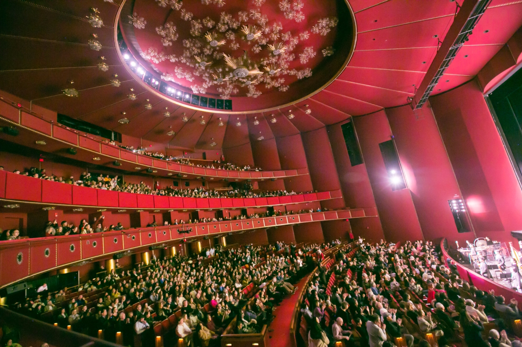 Het slotapplaus van Shen Yun Performing Arts in het Kennedy Center Opera House in Washington D.C. op 11 januari 2026. Lisa Fan / The Epoch Times